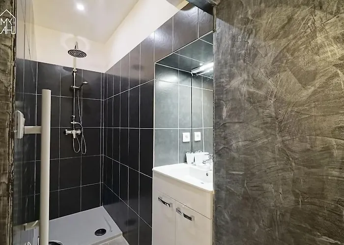 Carlota - Renove Au Coeur De La Vieille - By Tgb